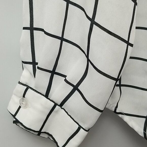 🎁5/$25 Sale Luna Blouse Women's Small Plaid White and Black Long-Sleeved - Picture 2 of 8